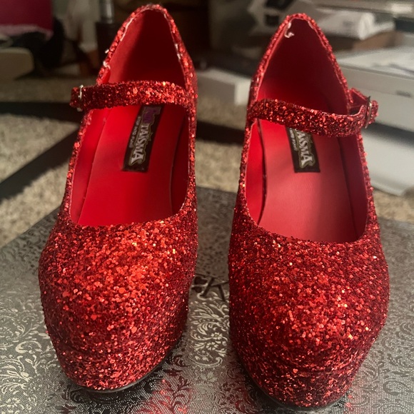 Red sparkly platform heels - Picture 2 of 3